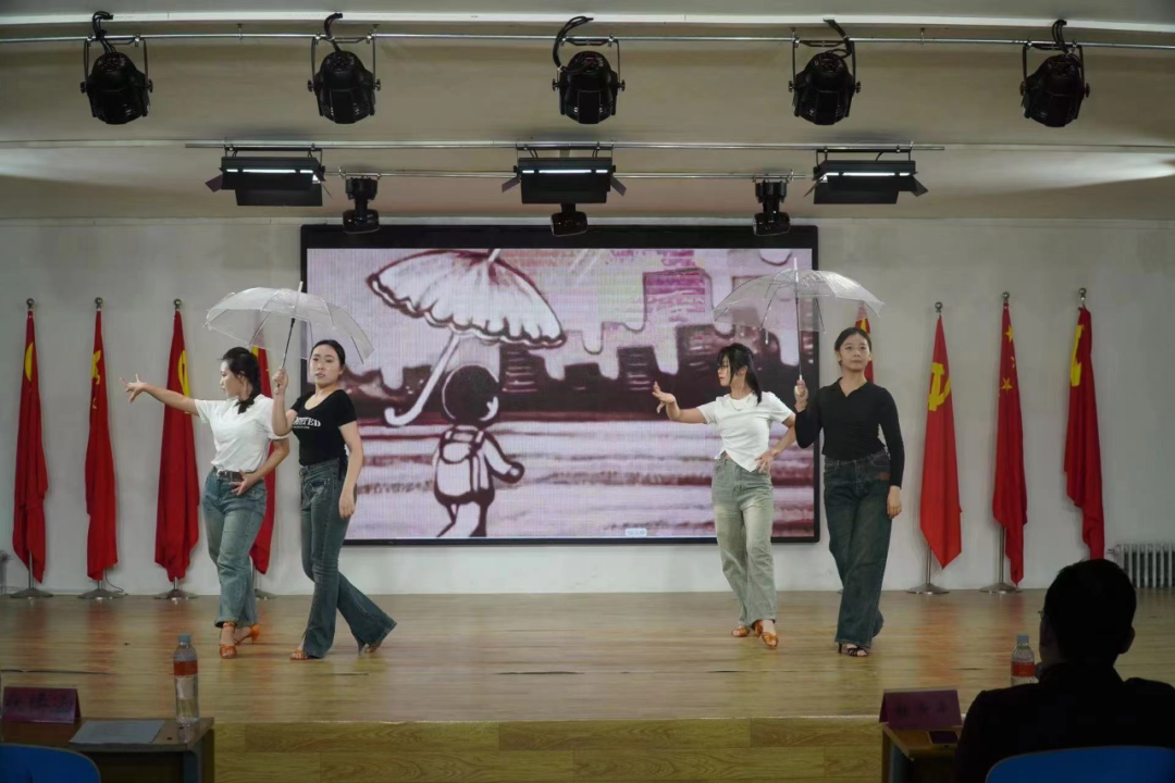 青春校園|大學(xué)生藝術(shù)團(tuán)—“少年心懷烏托邦,心向朝陽肆生長”文藝展演