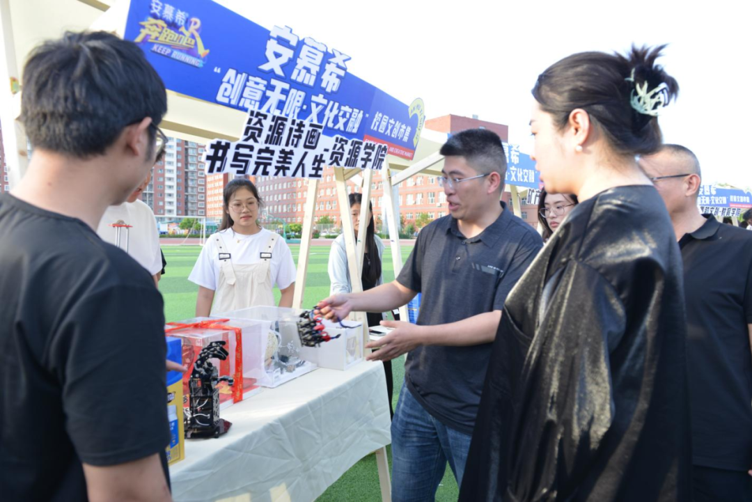 青春校園|創(chuàng)意無限,文化交融—保定理工學(xué)院首屆文創(chuàng)市集圓滿結(jié)束