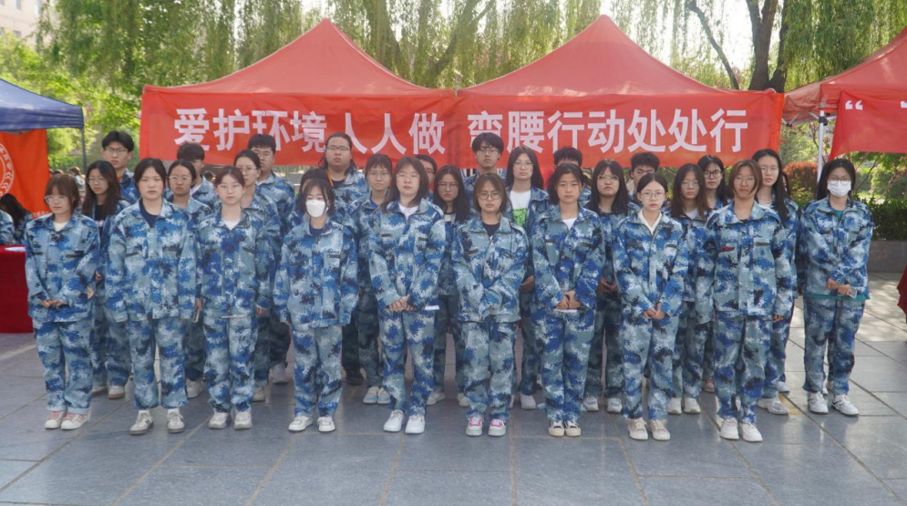 青春校園|愛護(hù)環(huán)境人人做,彎腰行動(dòng)處處行