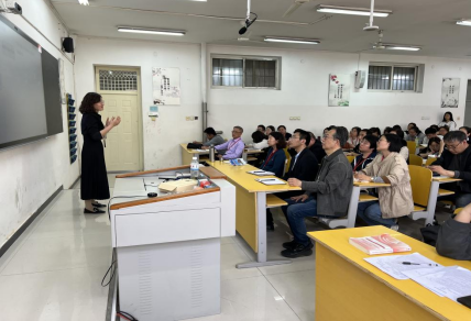 加強(qiáng)觀摩示范效應(yīng)，助力青年教師提高