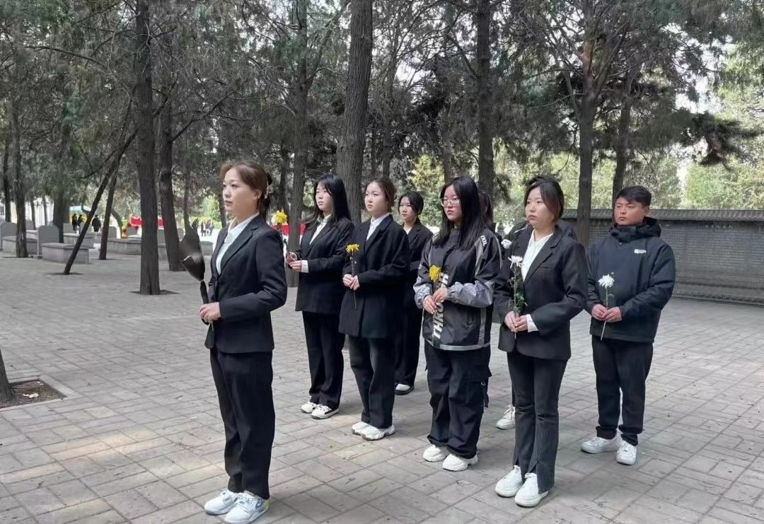 保理會(huì)計(jì)學(xué)院緬懷革命烈士，繼承先烈遺志