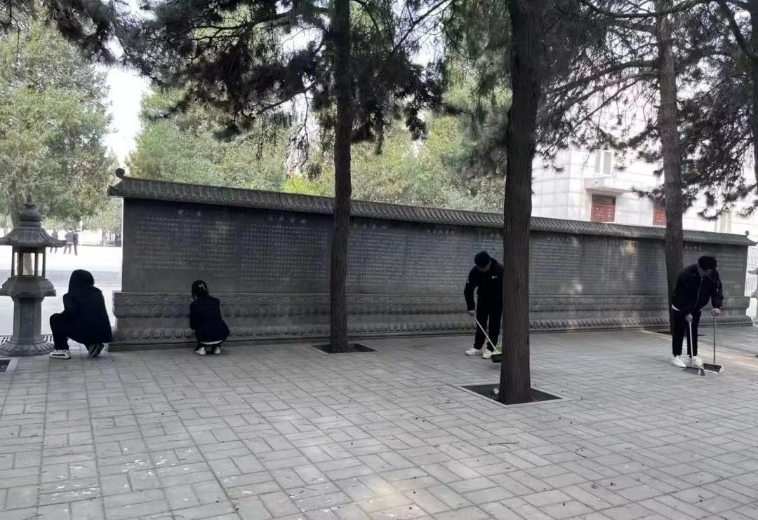 保理會(huì)計(jì)學(xué)院緬懷革命烈士，繼承先烈遺志
