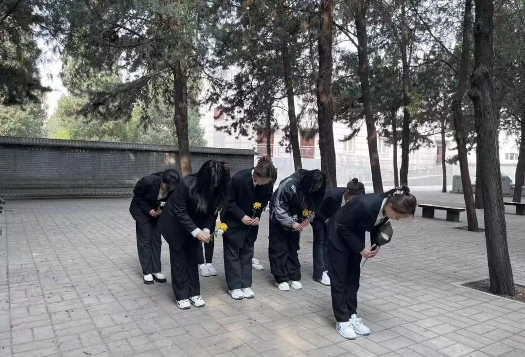 保理會(huì)計(jì)學(xué)院緬懷革命烈士，繼承先烈遺志