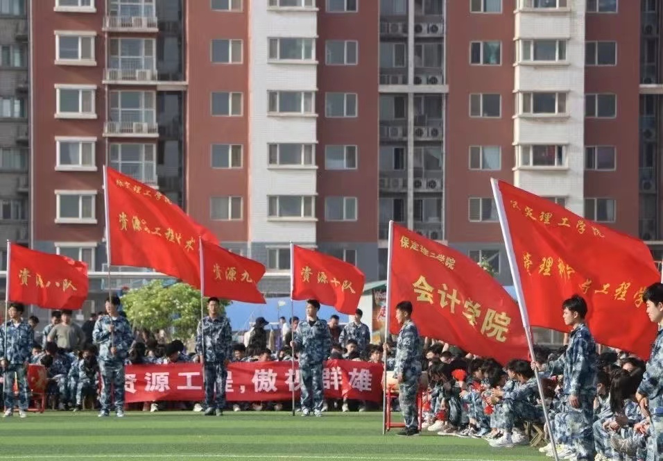 保理會計學(xué)院以隊列會操比賽為始,共著你我青春華章