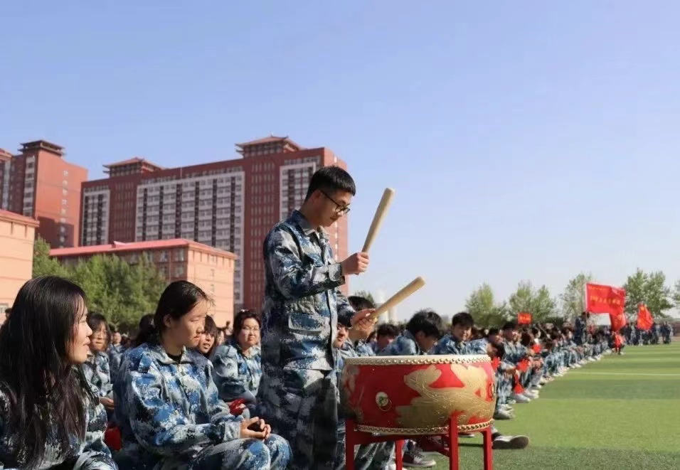 保理會計學(xué)院以隊列會操比賽為始,共著你我青春華章
