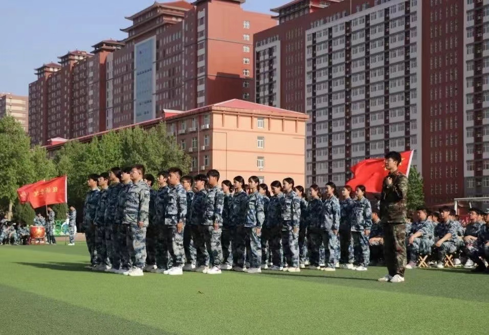 保理會計學(xué)院以隊列會操比賽為始,共著你我青春華章