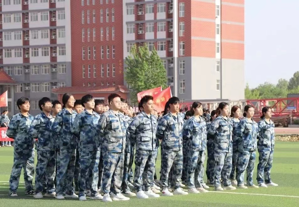 保理會計學(xué)院以隊列會操比賽為始,共著你我青春華章