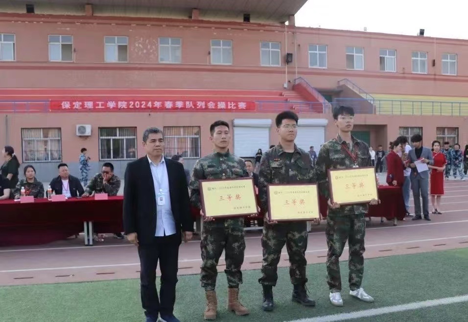 保理會計學(xué)院以隊列會操比賽為始,共著你我青春華章