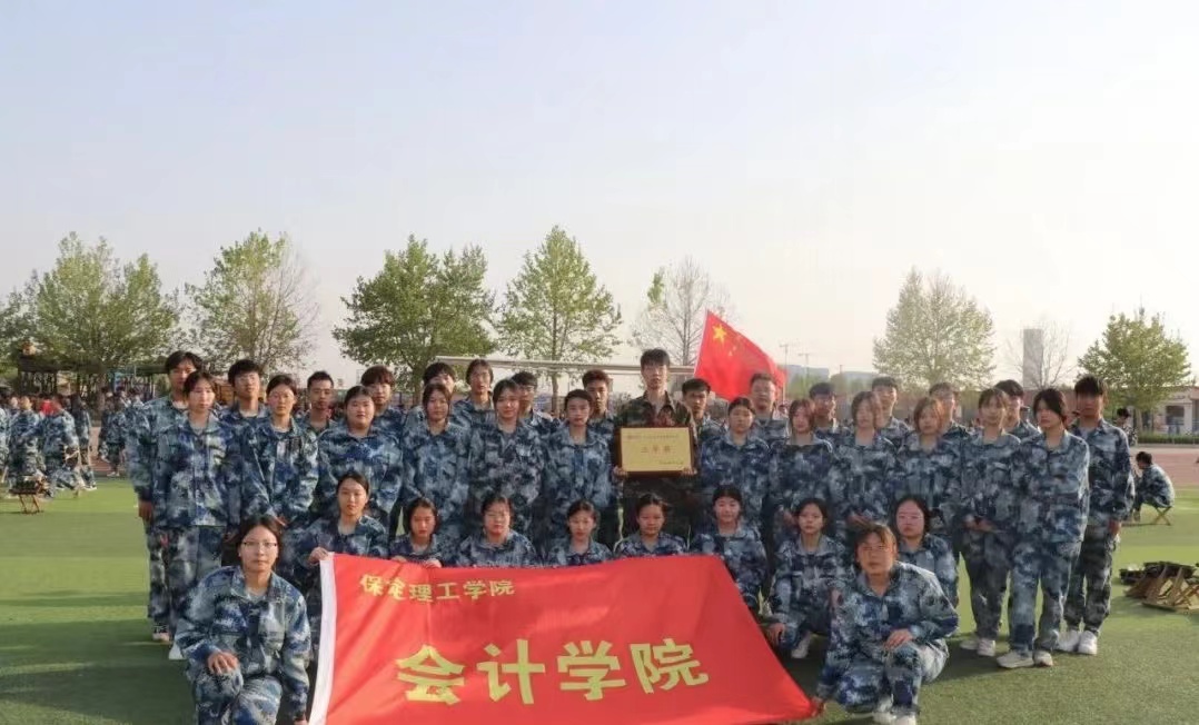 保理會計學(xué)院以隊列會操比賽為始,共著你我青春華章