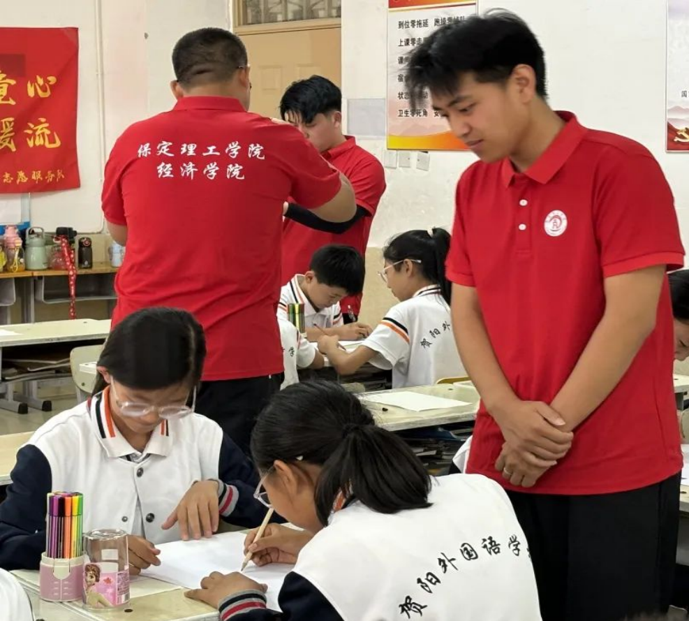 志愿服務|暑期暖童心,志愿如暖流——經(jīng)濟學院蓮心志愿服務隊“七彩假期”專項活動