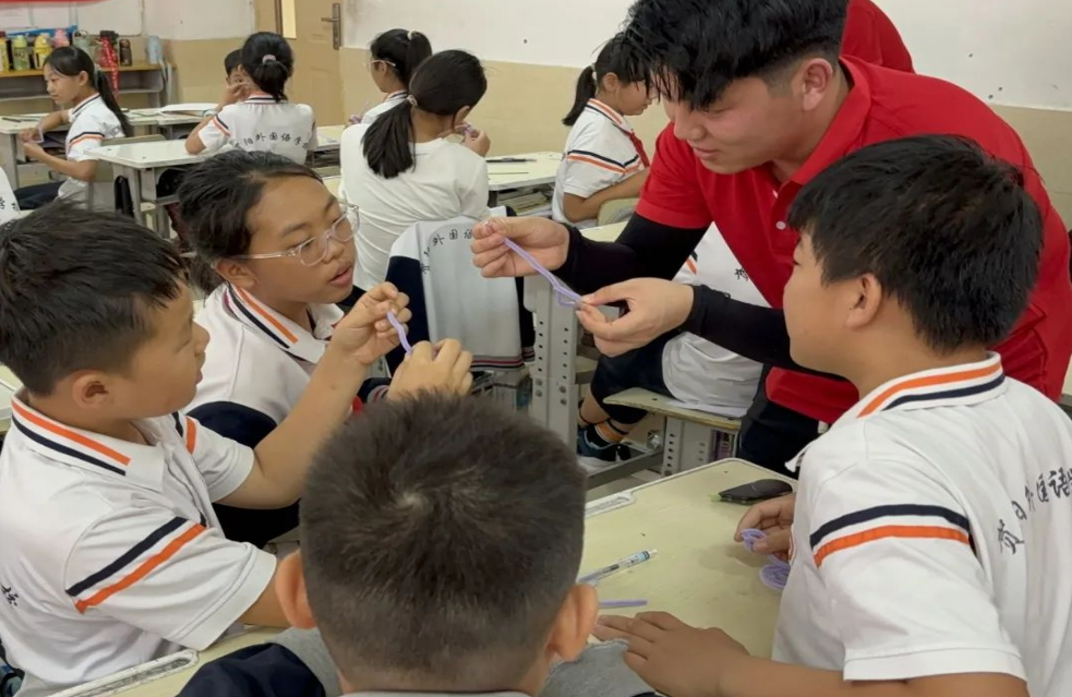 志愿服務|暑期暖童心,志愿如暖流——經(jīng)濟學院蓮心志愿服務隊“七彩假期”專項活動