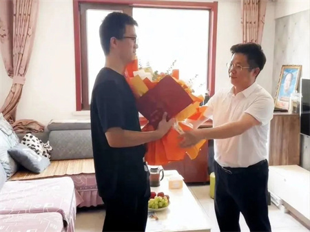 熱烈祝賀！保定理工學(xué)院藝術(shù)學(xué)院 0001 號錄取通知書已送達(dá)