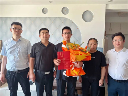 熱烈祝賀！保定理工學(xué)院藝術(shù)學(xué)院 0001 號錄取通知書已送達(dá)