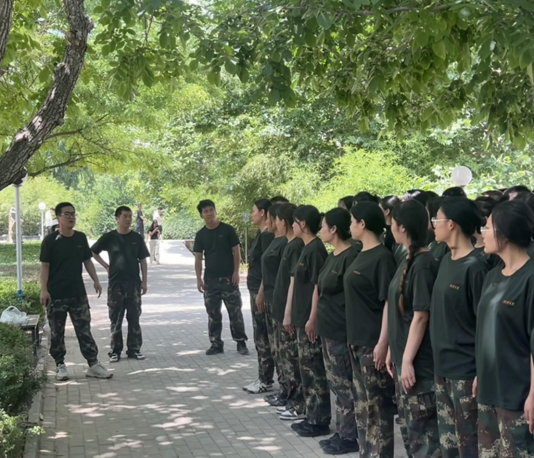勇毅堅(jiān)韌鋼如鐵,磨礪青春熱血燃——新入職輔導(dǎo)員培訓(xùn)第二天