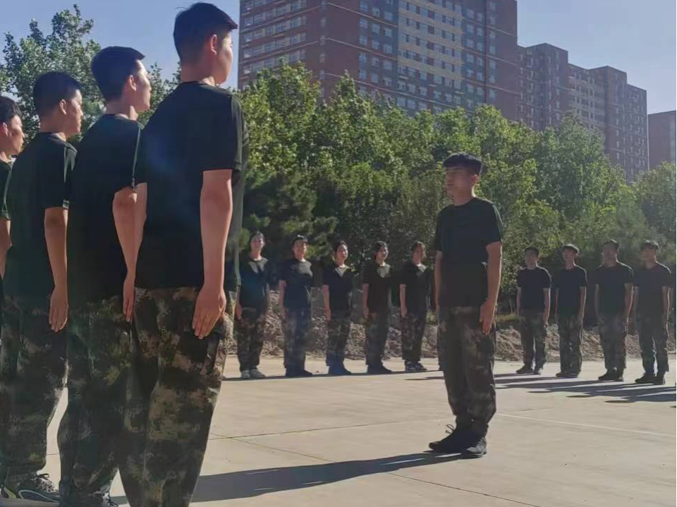 勇毅堅(jiān)韌鋼如鐵,磨礪青春熱血燃——新入職輔導(dǎo)員培訓(xùn)第三天