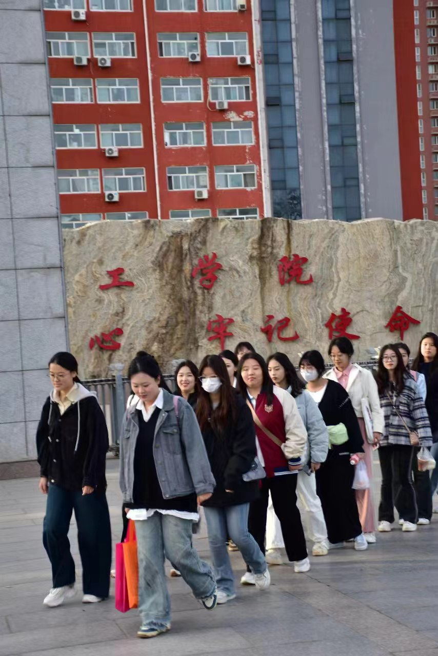 勇?lián)鷷r代使命，傳遞教育力量——鄭家莊小學(xué)支教活動
