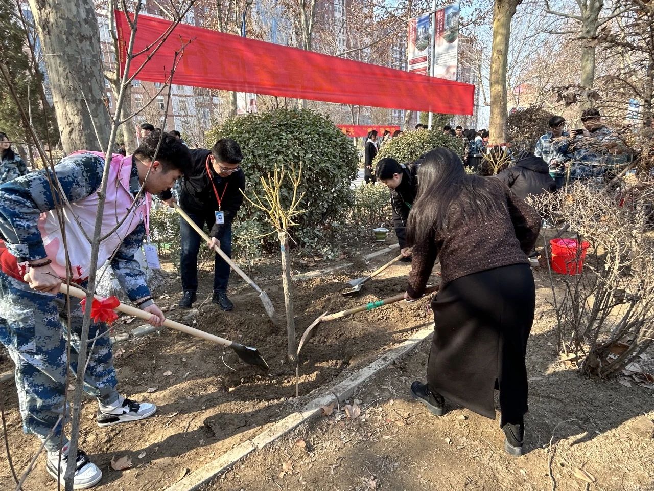 “‘植’此青綠，教樹人心，‘育’汝于成”植樹節(jié)活動(dòng)圓滿結(jié)束!