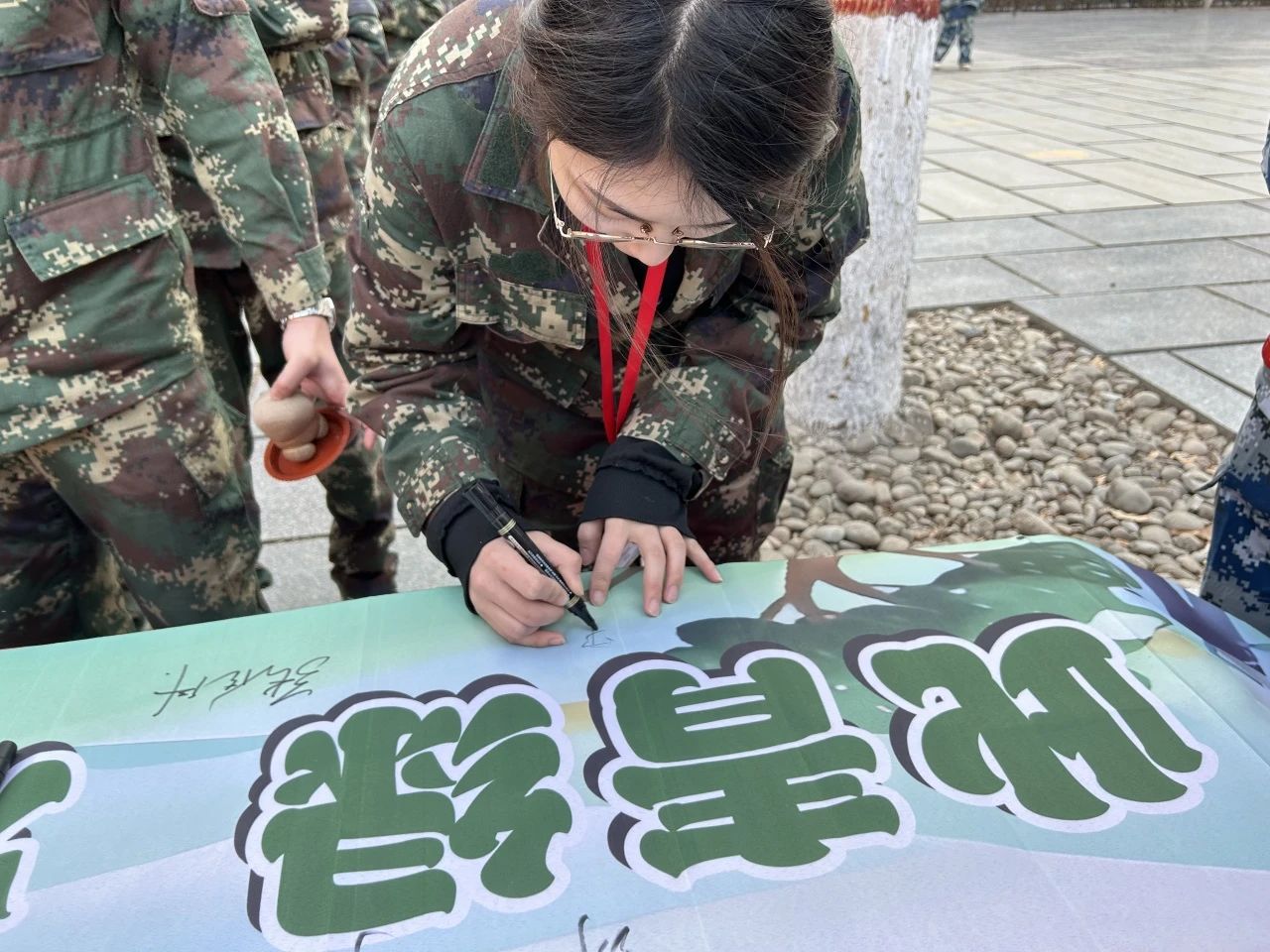 “‘植’此青綠，教樹人心，‘育’汝于成”植樹節(jié)活動(dòng)圓滿結(jié)束!