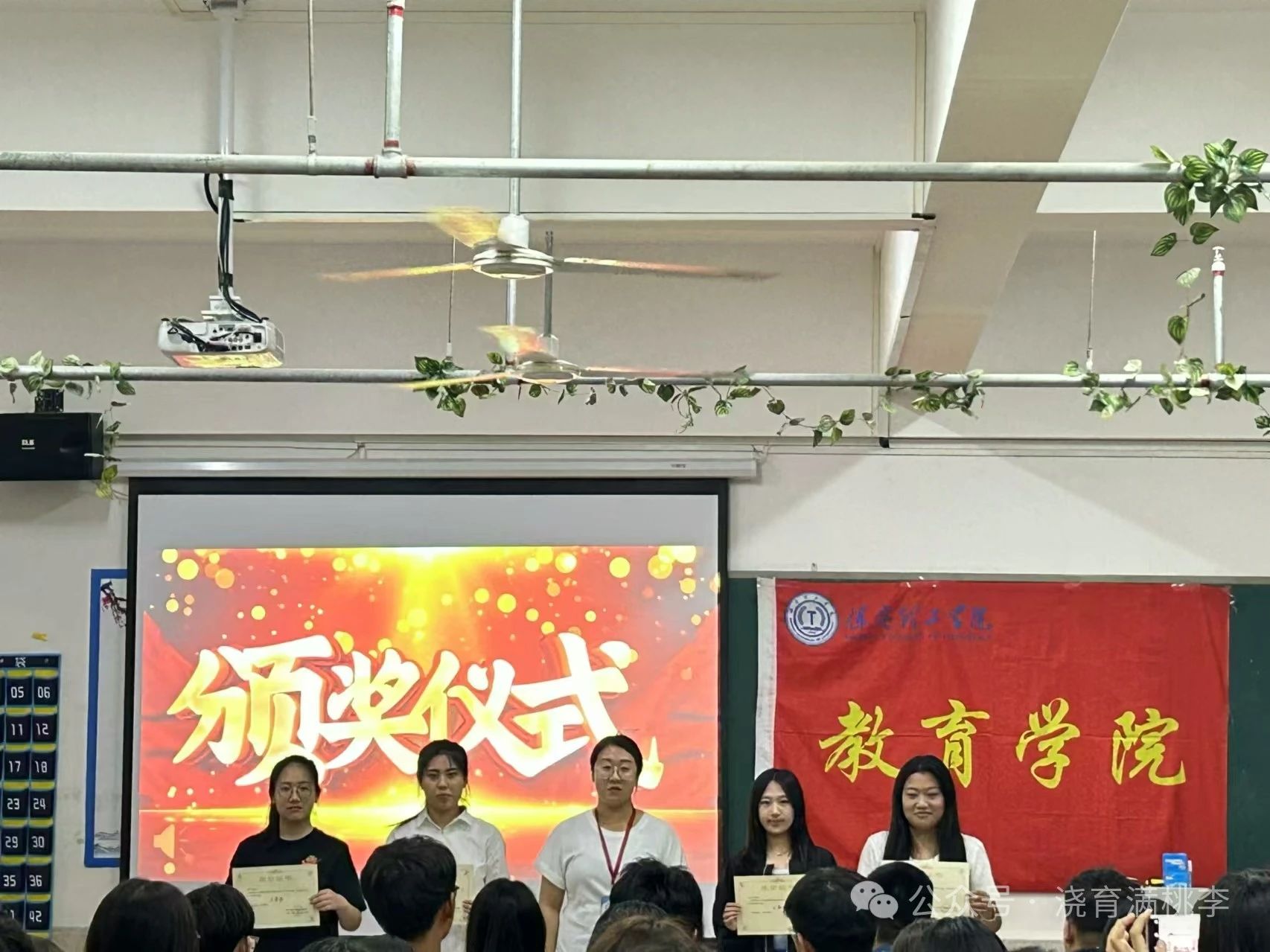 “追光而遇，沐光而行”紅色征文決賽圓滿結(jié)束!