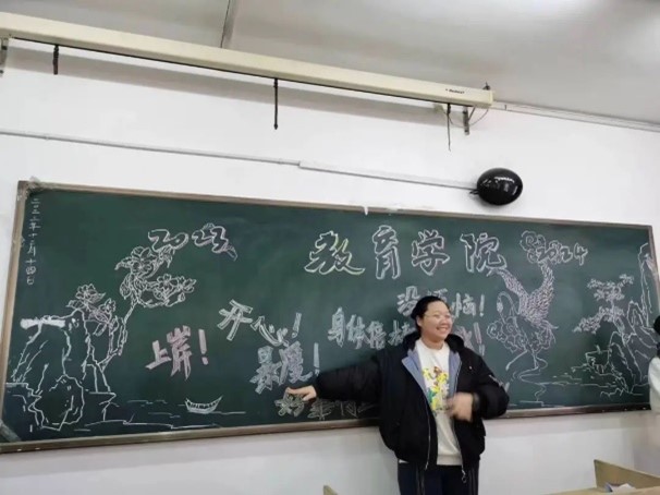 【教育·教學】黑板定格美好，寄語傳遞深情