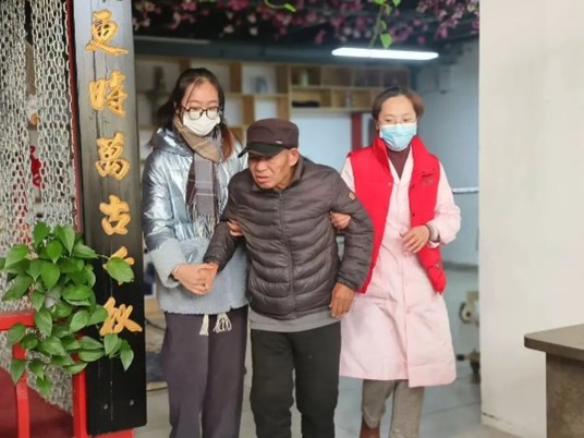 “揚愛老美德，獻志愿精神”志愿服務(wù)慰問活動圓滿結(jié)束