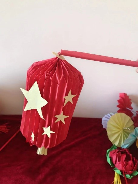 弘揚(yáng)傳統(tǒng)文化 傳承愛(ài)國(guó)情懷——教育學(xué)院開展創(chuàng)意燈籠制作活動(dòng)