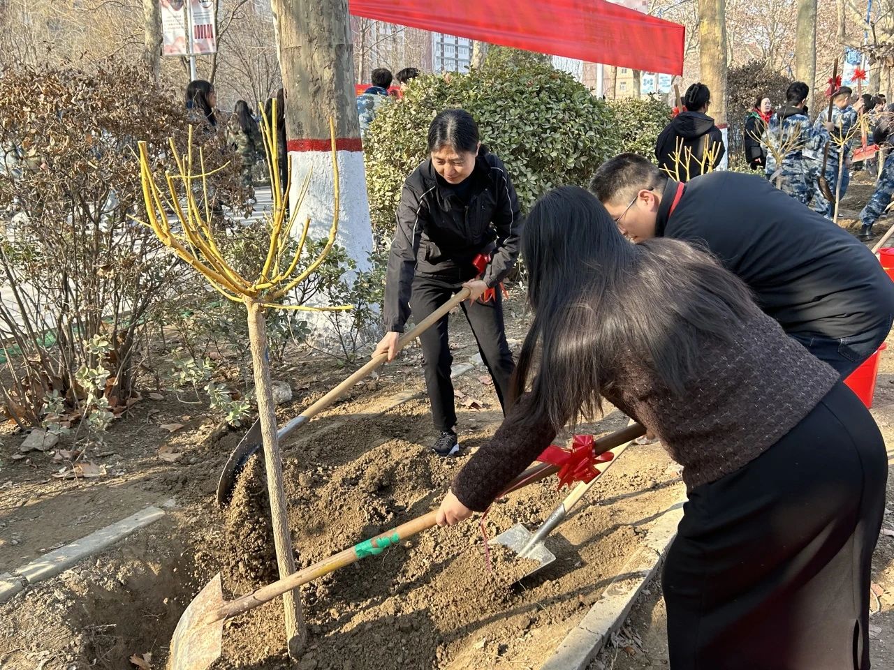 “‘植’此青綠，教樹人心，‘育’汝于成”植樹節(jié)活動(dòng)圓滿結(jié)束!