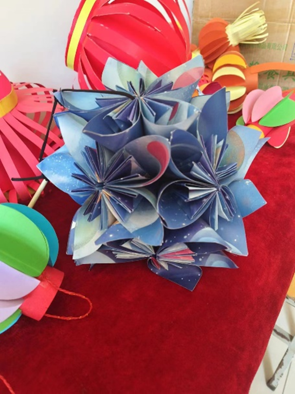 弘揚(yáng)傳統(tǒng)文化 傳承愛(ài)國(guó)情懷——教育學(xué)院開展創(chuàng)意燈籠制作活動(dòng)