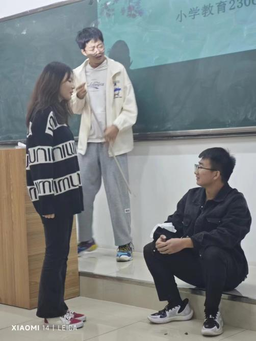 紛繁之世聽(tīng)雷聲陣陣，桃源深處看暗戀情深