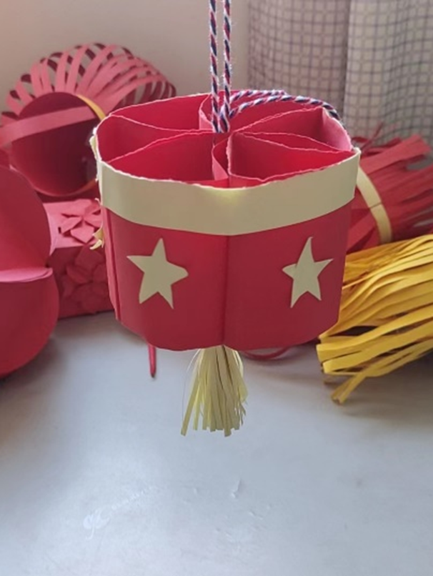 弘揚(yáng)傳統(tǒng)文化 傳承愛(ài)國(guó)情懷——教育學(xué)院開展創(chuàng)意燈籠制作活動(dòng)