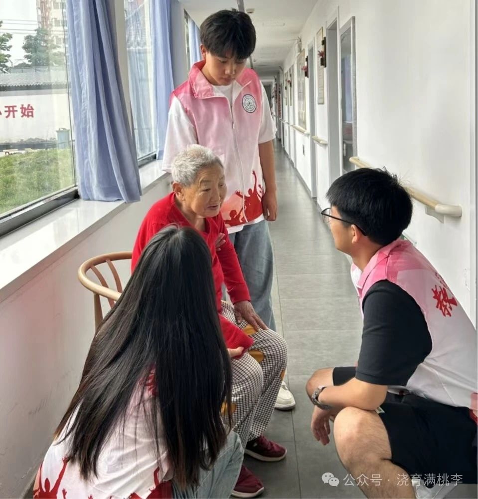 “揚愛老美德，獻志愿精神”