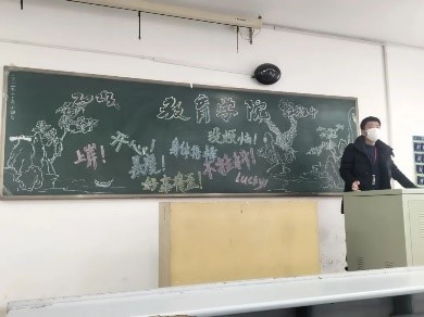 【教育·教學】黑板定格美好，寄語傳遞深情