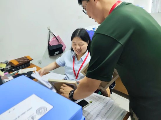 老師，請(qǐng)簽收教師節(jié)禮物