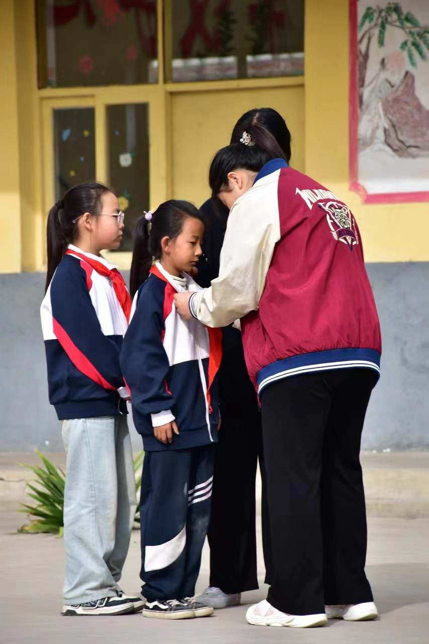 勇?lián)鷷r代使命，傳遞教育力量——鄭家莊小學(xué)支教活動