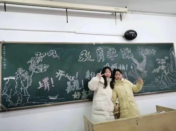 【教育·教學】黑板定格美好，寄語傳遞深情