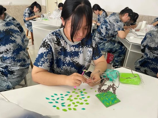 美育如光，熹微朝陽(yáng)