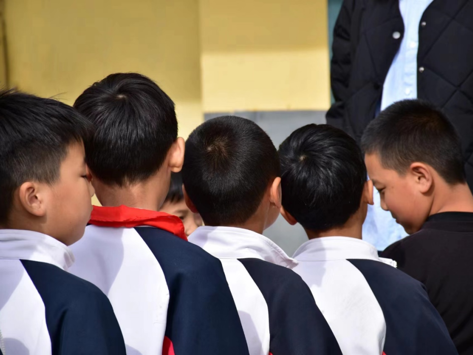 勇?lián)鷷r代使命，傳遞教育力量——鄭家莊小學(xué)支教活動