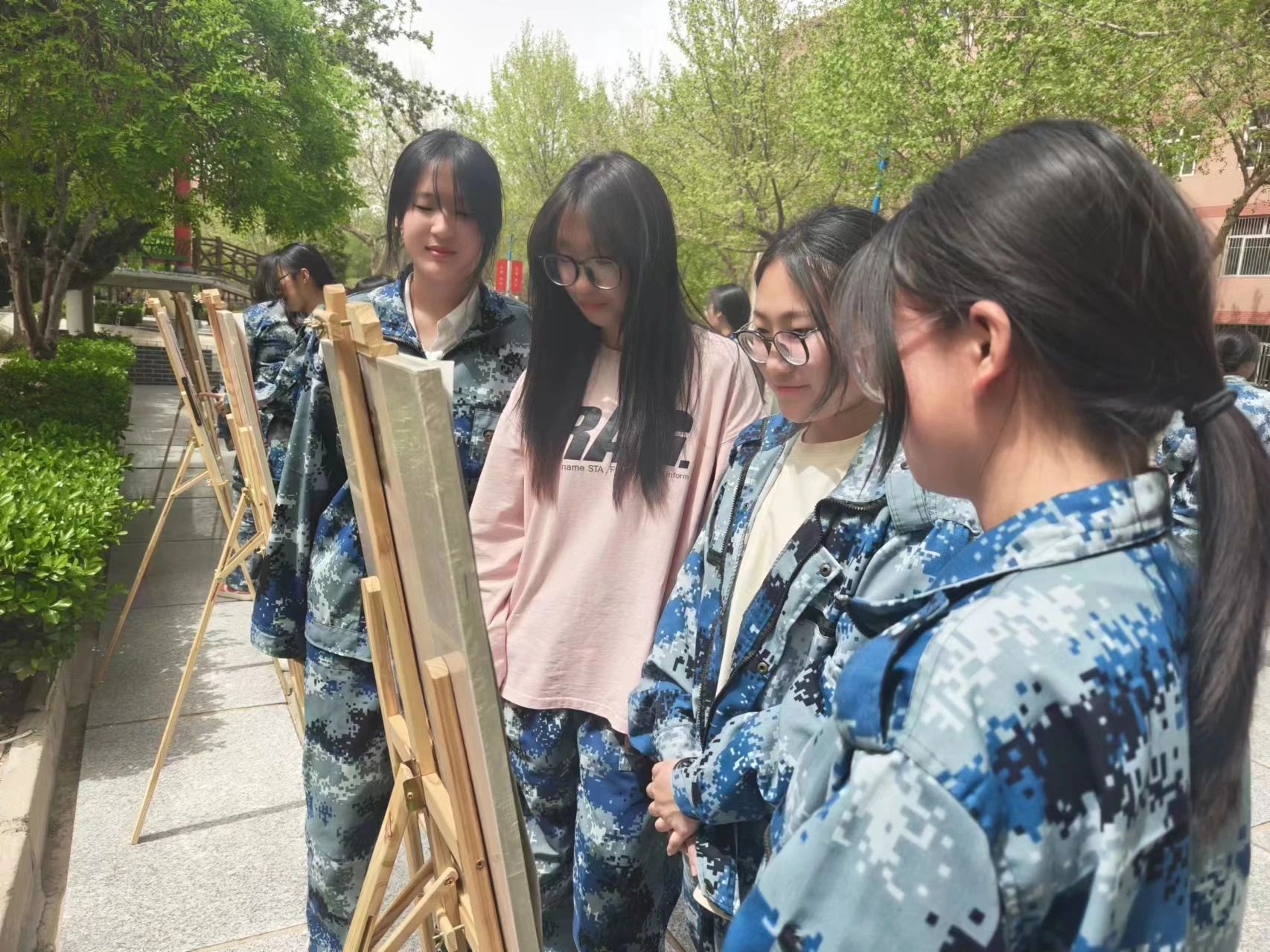 “畫(huà)展助力安全教育 繪畫(huà)點(diǎn)亮生命之光”國(guó)家安全教育主題作品展