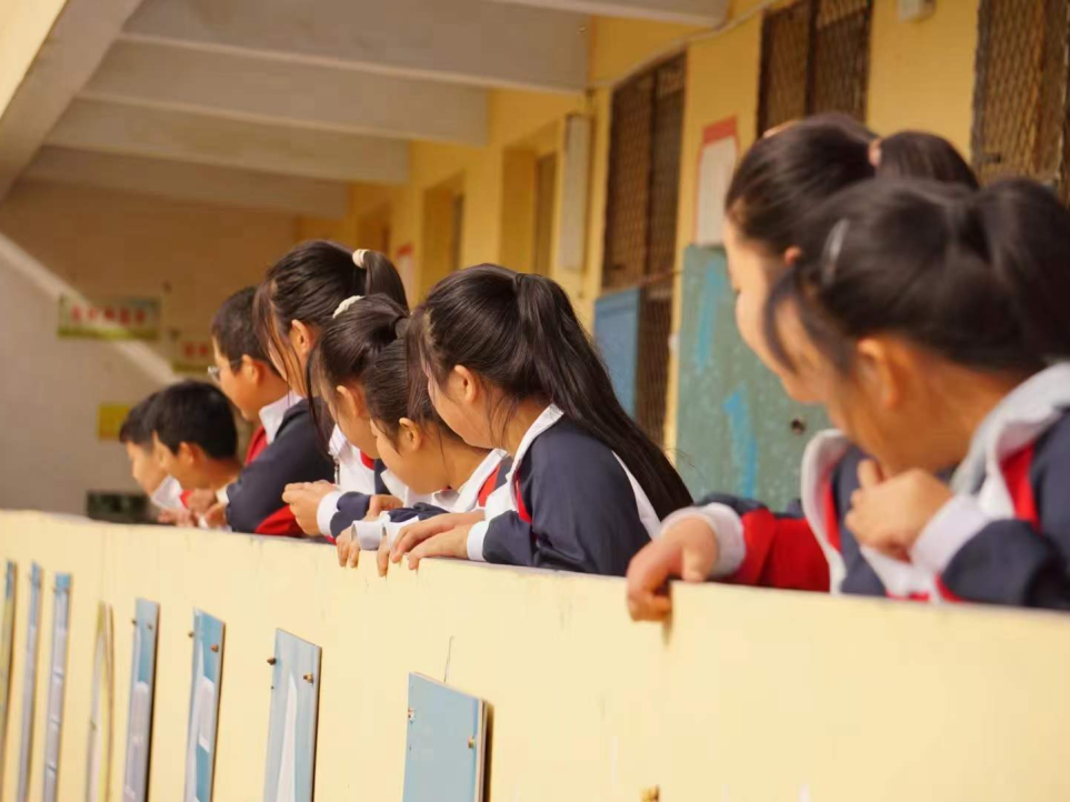 勇?lián)鷷r代使命，傳遞教育力量——鄭家莊小學(xué)支教活動