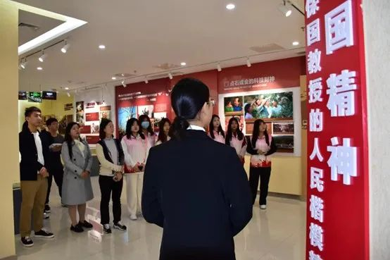 學(xué)李保國精神 做四有好老師 育時代新人