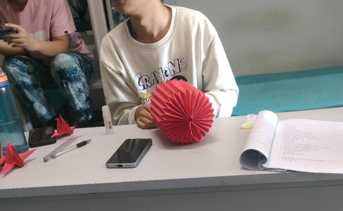弘揚(yáng)傳統(tǒng)文化 傳承愛(ài)國(guó)情懷——教育學(xué)院開展創(chuàng)意燈籠制作活動(dòng)