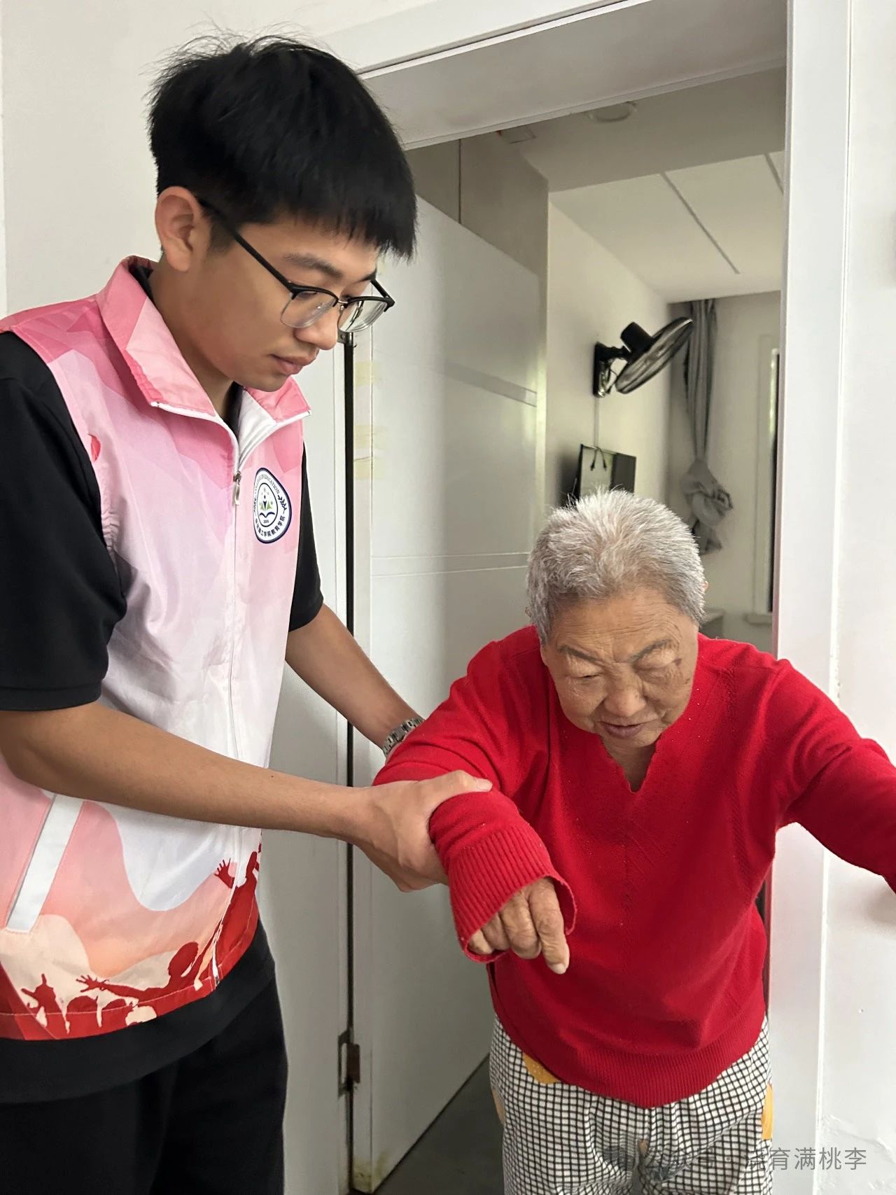 “揚愛老美德，獻志愿精神”