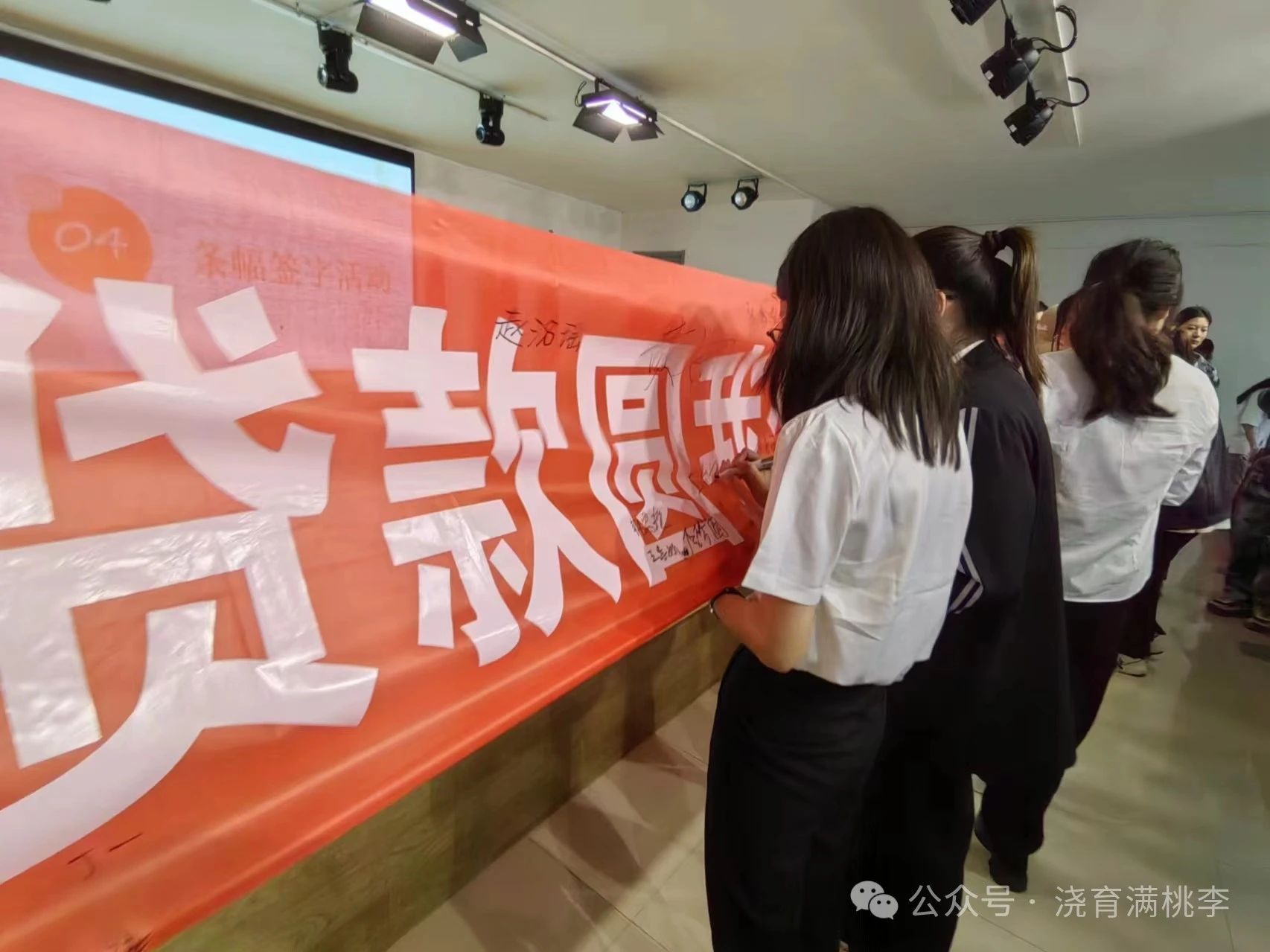 助學(xué)貸款圓我夢，誠信還貸誓必行