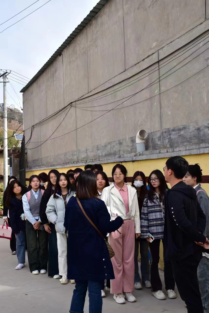 勇?lián)鷷r代使命，傳遞教育力量——鄭家莊小學(xué)支教活動