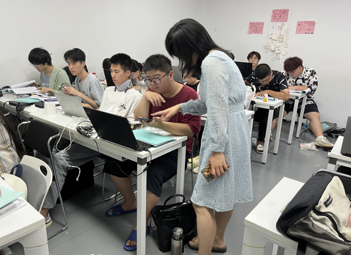以應(yīng)用為目標(biāo)，以項(xiàng)目為導(dǎo)向—信息科學(xué)與工程學(xué)院開展學(xué)生入企項(xiàng)目實(shí)踐活動(dòng)
