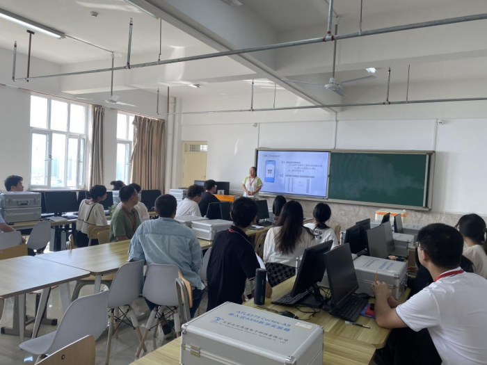 信息科學(xué)與工程學(xué)院成功舉辦秋季金課建設(shè)培訓(xùn)會，助力教學(xué)質(zhì)量再提升