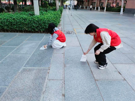 “彎腰拾起責任，行動扮靚校園”｜信息科學與工程學院開展“倡行彎腰行動”主題活動（一）