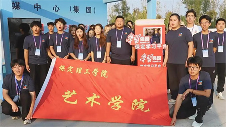 “書香滿地齊相聚，志愿服務(wù)展新篇”——保定理工學(xué)院藝術(shù)學(xué)院參加保定市蓮池區(qū)舉辦的“地壇書市進(jìn)保定：志愿服務(wù)活動(dòng)