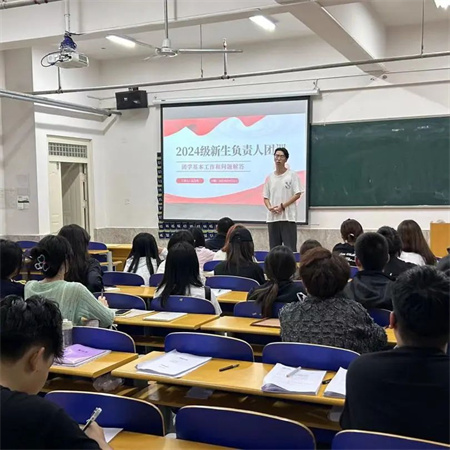 “智慧團建，服務同學”——保定理工學院藝術學院團總支組織部召開工作例會，深入研討智慧團建與冀 e 青春使用事項