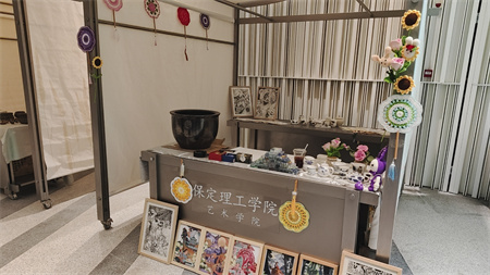 保定理工學(xué)院藝術(shù)學(xué)院師生閃耀雄安商服中心X青年藝術(shù)節(jié) ——共繪青春色彩，綻放藝術(shù)魅力